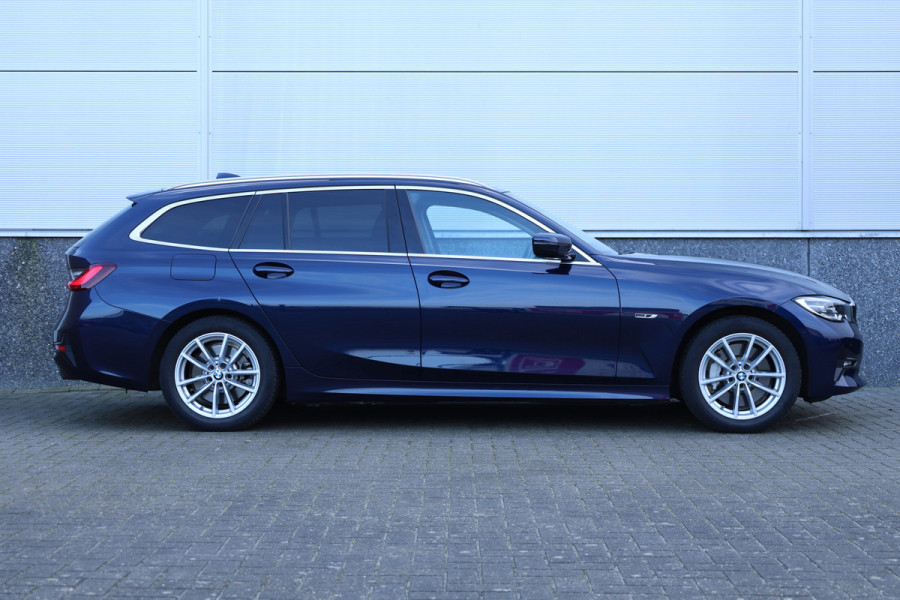 BMW 3 Serie Touring 330e Business Edition Plus Individual / Leder / LED /