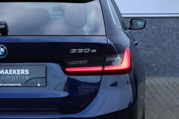 BMW 3 Serie Touring 330e Business Edition Plus Individual / Leder / LED /
