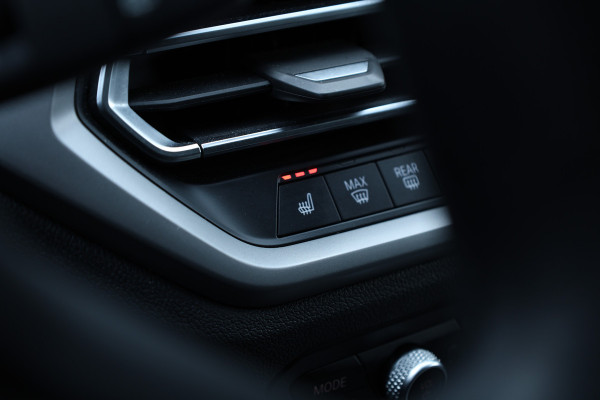 BMW 3 Serie Touring 330e Business Edition Plus Individual / Leder / LED /