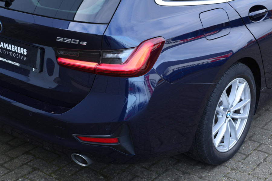 BMW 3 Serie Touring 330e Business Edition Plus Individual / Leder / LED /