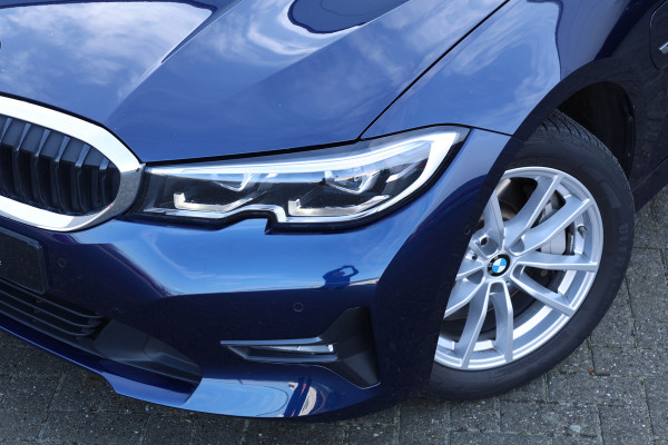 BMW 3 Serie Touring 330e Business Edition Plus Individual / Leder / LED /