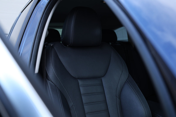 BMW 3 Serie Touring 330e Business Edition Plus Individual / Leder / LED /