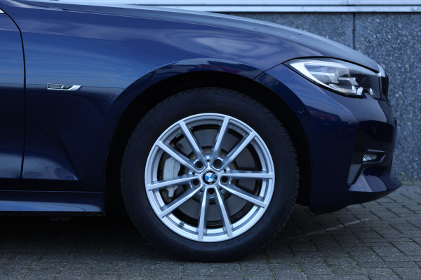 BMW 3 Serie Touring 330e Business Edition Plus Individual / Leder / LED /