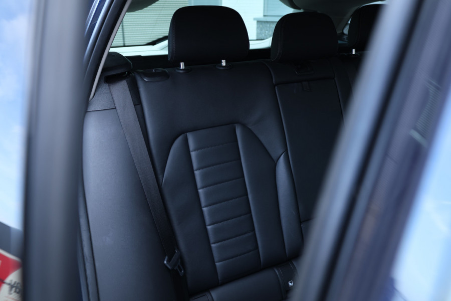 BMW 3 Serie Touring 330e Business Edition Plus Individual / Leder / LED /