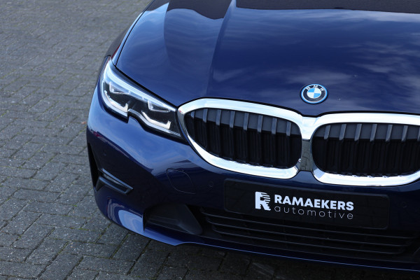 BMW 3 Serie Touring 330e Business Edition Plus Individual / Leder / LED /