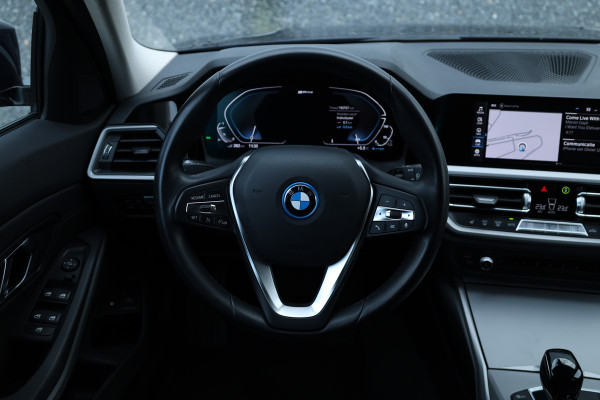BMW 3 Serie Touring 330e Business Edition Plus Individual / Leder / LED /