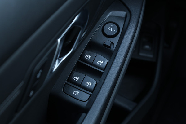 BMW 3 Serie Touring 330e Business Edition Plus Individual / Leder / LED /