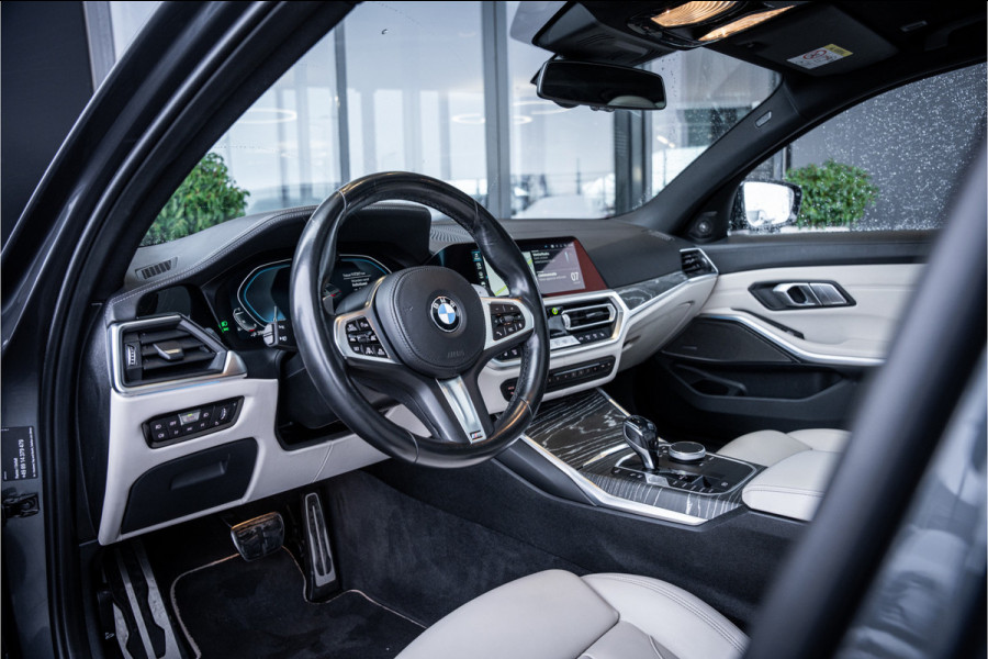 BMW 3-serie 330e High Executive - M Sport | Panorama | H&K | Memory | ACC