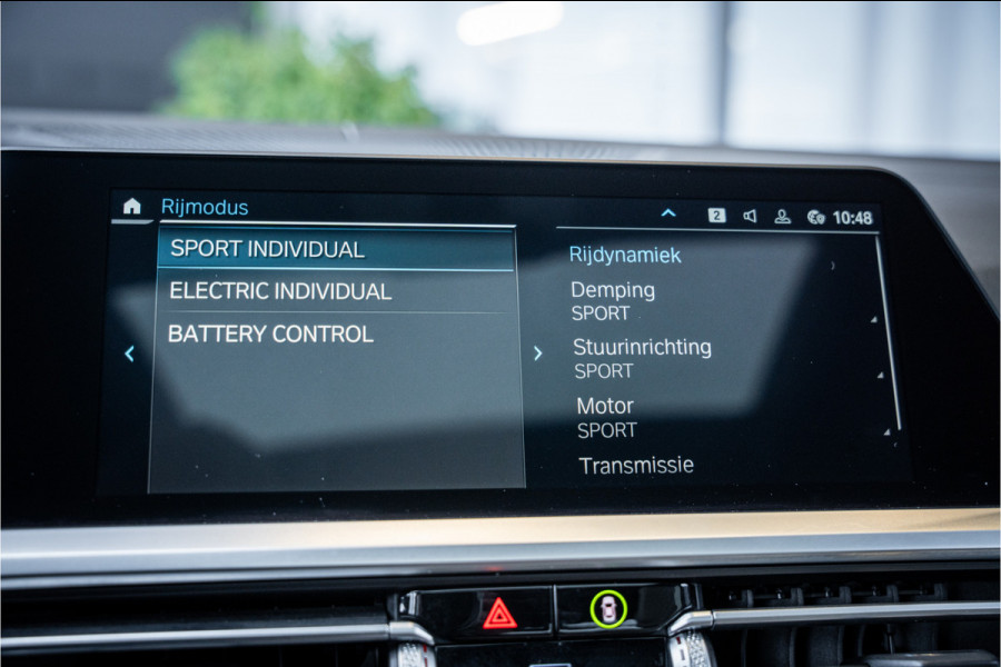 BMW 3-serie 330e High Executive - M Sport | Panorama | H&K | Memory | ACC