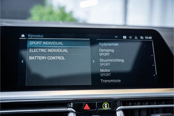 BMW 3-serie 330e High Executive - M Sport | Panorama | H&K | Memory | ACC