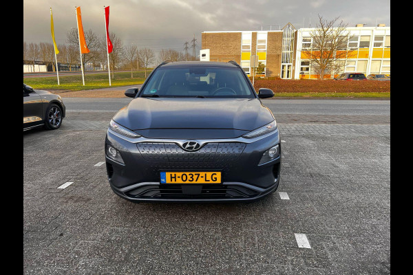Hyundai Kona EV Premium 64 kWh Stoelverwarming | Stoelventilatie | Panoramadak | Trekhaak | Adaptive Cruise Control