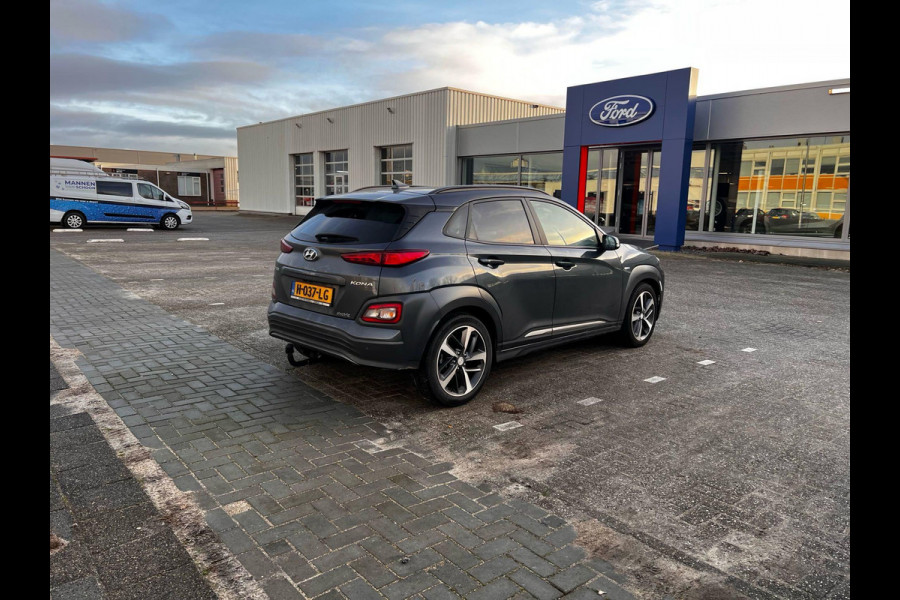 Hyundai Kona EV Premium 64 kWh Stoelverwarming | Stoelventilatie | Panoramadak | Trekhaak | Adaptive Cruise Control
