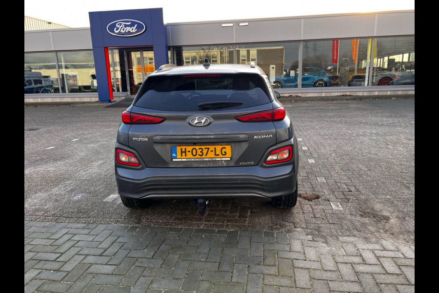 Hyundai Kona EV Premium 64 kWh Stoelverwarming | Stoelventilatie | Panoramadak | Trekhaak | Adaptive Cruise Control