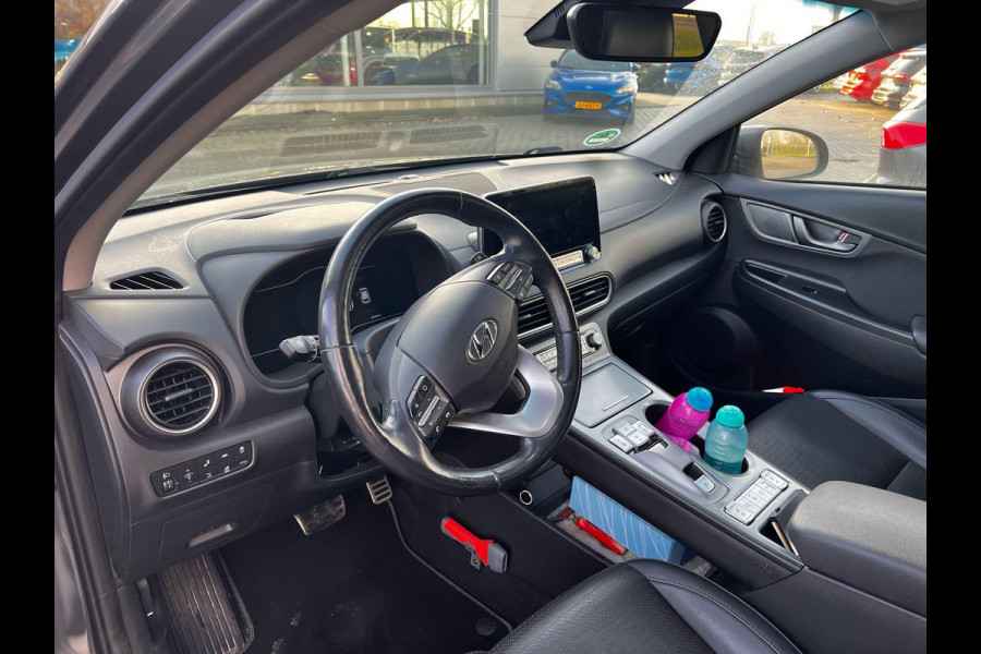 Hyundai Kona EV Premium 64 kWh Stoelverwarming | Stoelventilatie | Panoramadak | Trekhaak | Adaptive Cruise Control