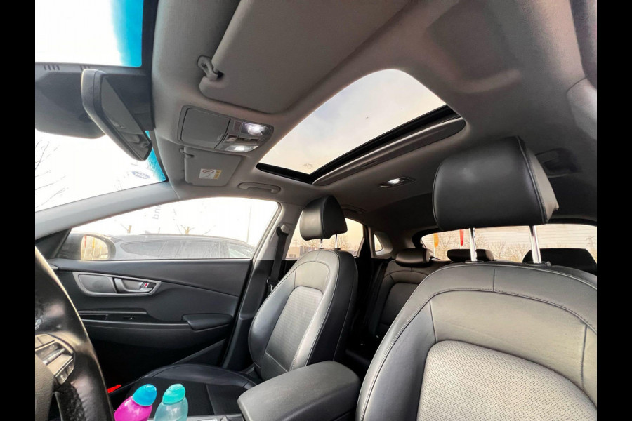 Hyundai Kona EV Premium 64 kWh Stoelverwarming | Stoelventilatie | Panoramadak | Trekhaak | Adaptive Cruise Control