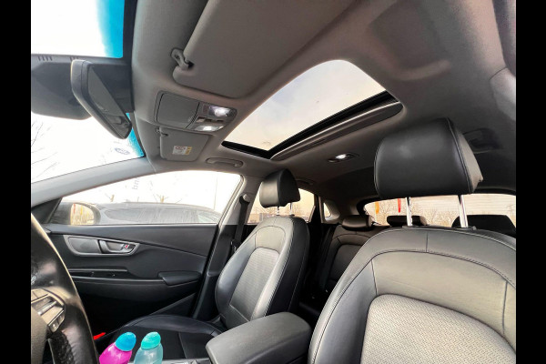 Hyundai Kona EV Premium 64 kWh Stoelverwarming | Stoelventilatie | Panoramadak | Trekhaak | Adaptive Cruise Control