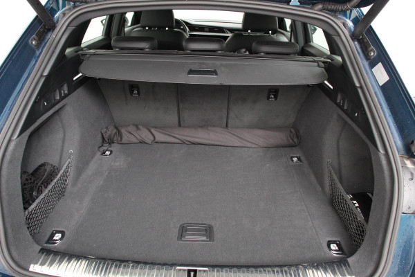 Audi e-tron e-tron 55 quattro | Navigatie | Climate Control | Alcantara | Camera | Electrisch bedienbare achterklep | Led | Cruise Control Adaptive |