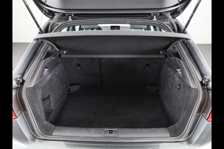 Audi A3 Sportback 35 TFSI CoD Advance Sport 150pk | Navigatie | Virtual Cockpit | 18 inch Lichtmetalen velgen | Verwarmbare voorstoelen | Led koplampen | Trekhaak