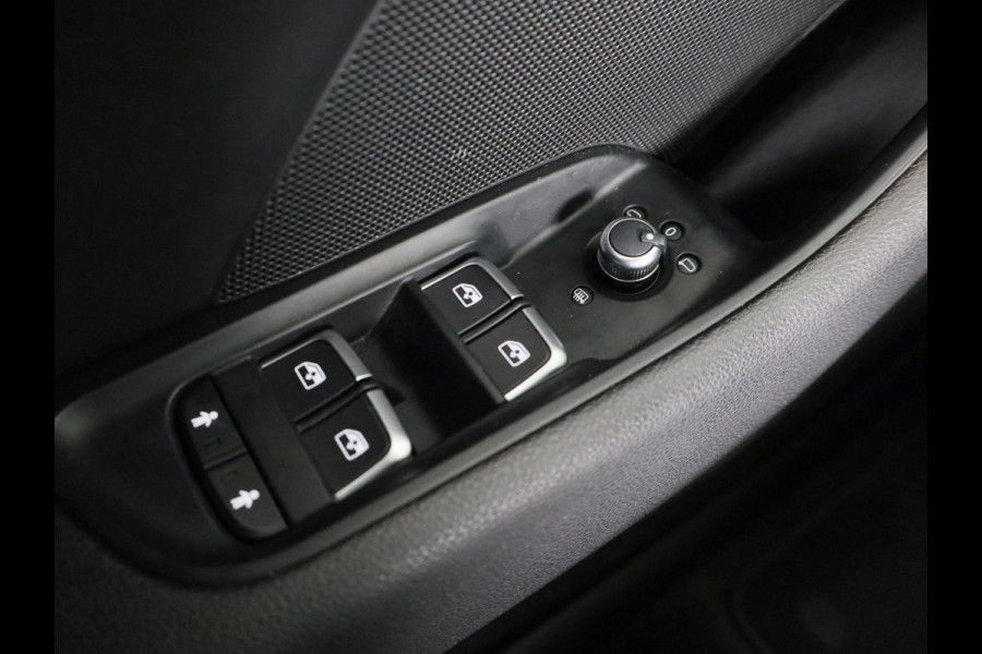 Audi A3 Sportback 35 TFSI CoD Advance Sport 150pk | Navigatie | Virtual Cockpit | 18 inch Lichtmetalen velgen | Verwarmbare voorstoelen | Led koplampen | Trekhaak