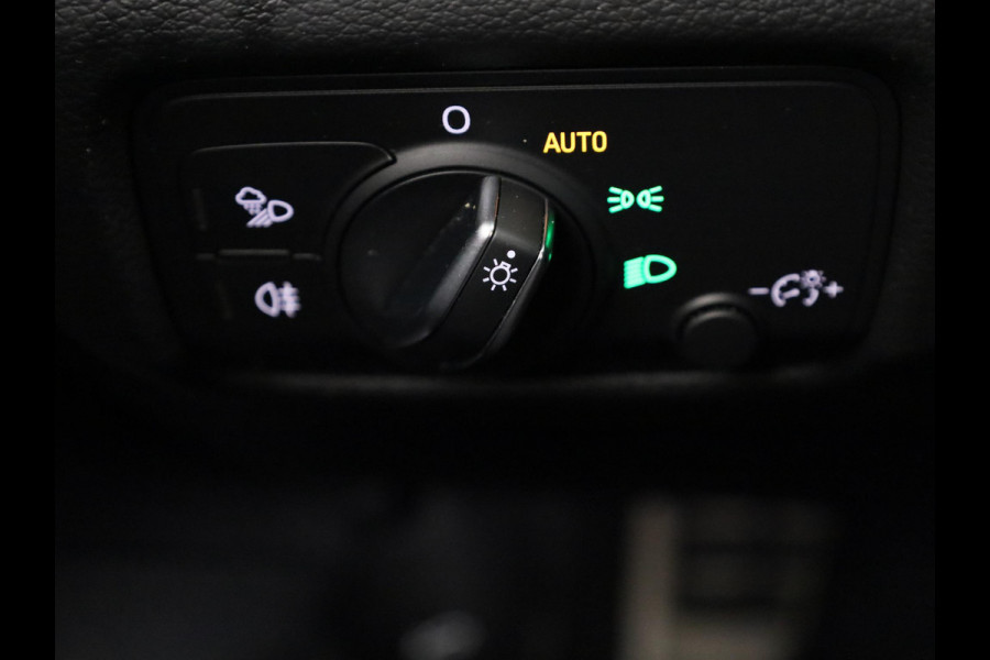 Audi A3 Sportback 35 TFSI CoD Advance Sport 150pk | Navigatie | Virtual Cockpit | 18 inch Lichtmetalen velgen | Verwarmbare voorstoelen | Led koplampen | Trekhaak