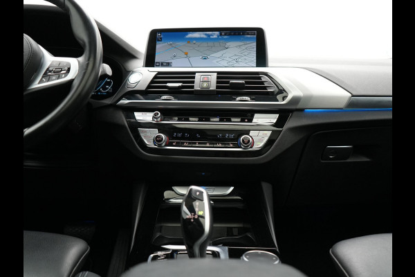 BMW X3 xDrive30e xLine Plug In Hybrid 293pk Dealer O.H PHEV | Trekhaak Af Fabriek | Panodak | Head Up | Adaptive LED | Lederen Sportstoelen Verwarmd | Keyless | Apple Carplay | Cruise Control | M Sportstuur | Navigatie | Virtual | DAB |