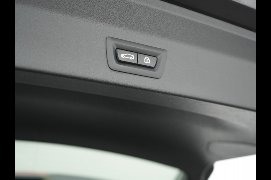 BMW X3 xDrive30e xLine Plug In Hybrid 293pk Dealer O.H PHEV | Trekhaak Af Fabriek | Panodak | Head Up | Adaptive LED | Lederen Sportstoelen Verwarmd | Keyless | Apple Carplay | Cruise Control | M Sportstuur | Navigatie | Virtual | DAB |