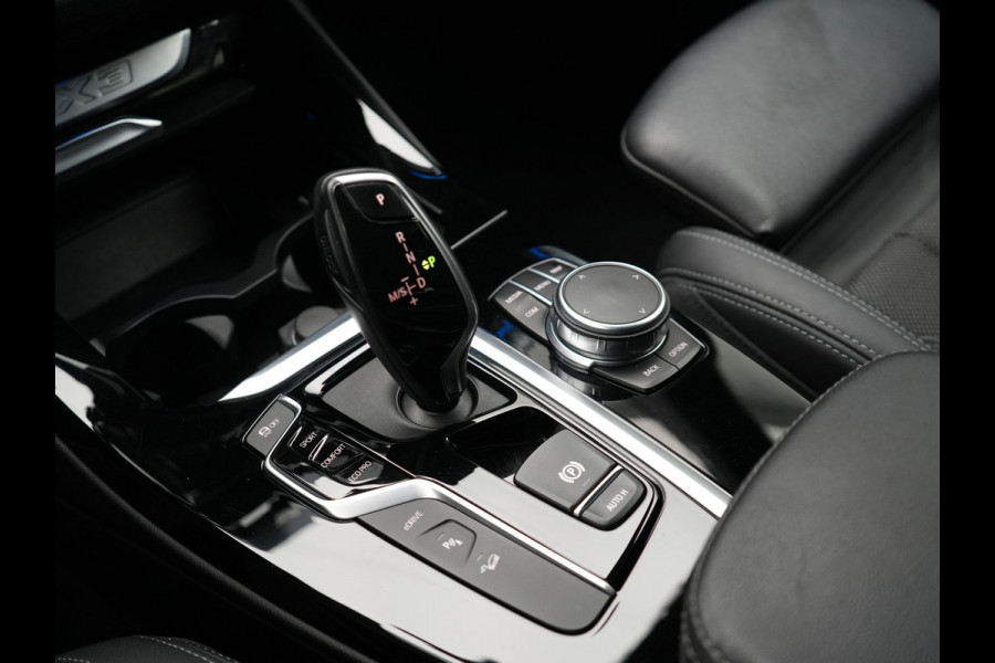 BMW X3 xDrive30e xLine Plug In Hybrid 293pk Dealer O.H PHEV | Trekhaak Af Fabriek | Panodak | Head Up | Adaptive LED | Lederen Sportstoelen Verwarmd | Keyless | Apple Carplay | Cruise Control | M Sportstuur | Navigatie | Virtual | DAB |