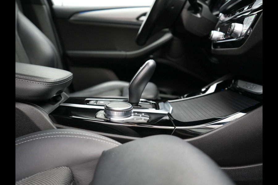 BMW X3 xDrive30e xLine Plug In Hybrid 293pk Dealer O.H PHEV | Trekhaak Af Fabriek | Panodak | Head Up | Adaptive LED | Lederen Sportstoelen Verwarmd | Keyless | Apple Carplay | Cruise Control | M Sportstuur | Navigatie | Virtual | DAB |