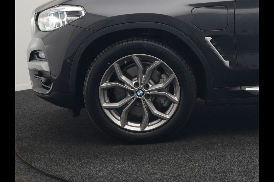 BMW X3 xDrive30e xLine Plug In Hybrid 293pk Dealer O.H PHEV | Trekhaak Af Fabriek | Panodak | Head Up | Adaptive LED | Lederen Sportstoelen Verwarmd | Keyless | Apple Carplay | Cruise Control | M Sportstuur | Navigatie | Virtual | DAB |