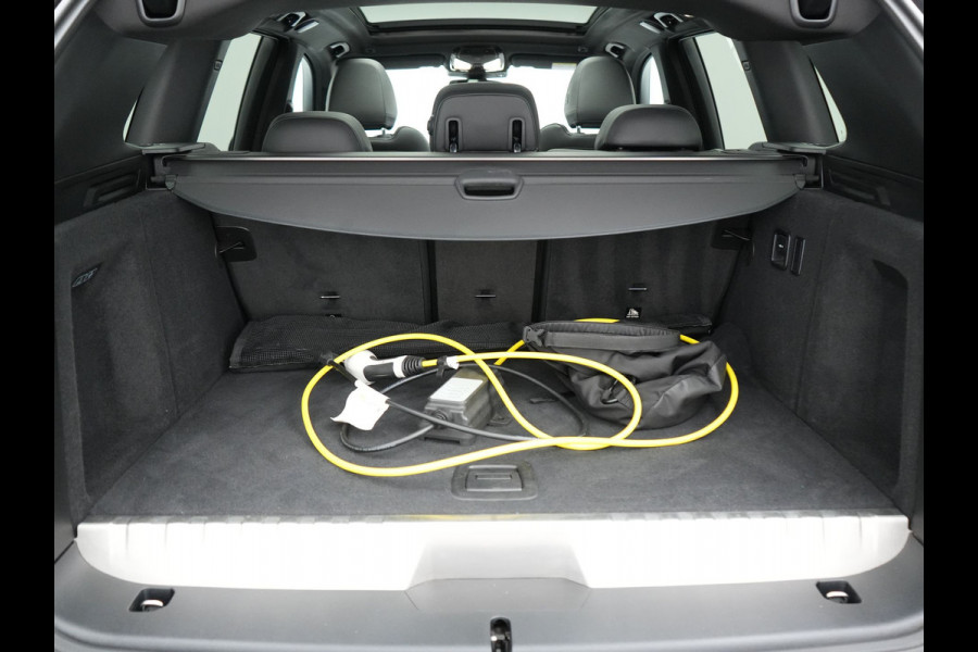 BMW X3 xDrive30e xLine Plug In Hybrid 293pk Dealer O.H PHEV | Trekhaak Af Fabriek | Panodak | Head Up | Adaptive LED | Lederen Sportstoelen Verwarmd | Keyless | Apple Carplay | Cruise Control | M Sportstuur | Navigatie | Virtual | DAB |