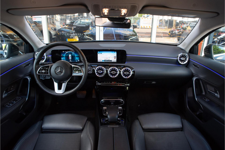 Mercedes-Benz A-Klasse 180 Business Solution AMG Ambient Cruise Navigatie Camera Sportstoelen Leer LED 19" LMV