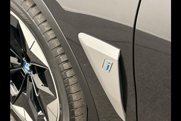 BMW iX3 High Executive 80 kWh | Pano/Dak | Harman/Kardon | Trekhaak | Head/Up | Camera