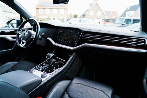 Volkswagen Touareg 3.0 TDI R-Line | 360 cam | Panorama | Massagestoelen | LED | Park assist | Luchtvering | NAP | Stoelventilatie