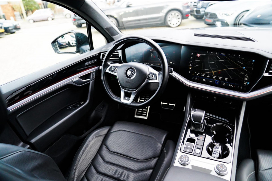 Volkswagen Touareg 3.0 TDI R-Line | 360 cam | Panorama | Massagestoelen | LED | Park assist | Luchtvering | NAP | Stoelventilatie