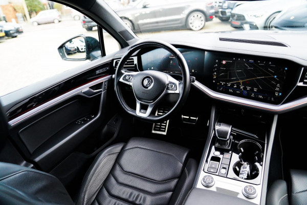 Volkswagen Touareg 3.0 TDI R-Line | 360 cam | Panorama | Massagestoelen | LED | Park assist | Luchtvering | NAP | Stoelventilatie