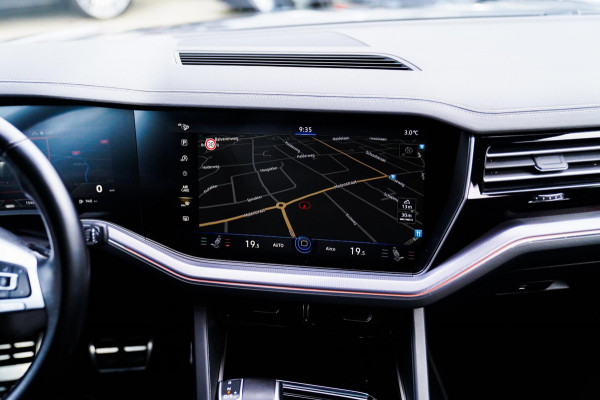 Volkswagen Touareg 3.0 TDI R-Line | 360 cam | Panorama | Massagestoelen | LED | Park assist | Luchtvering | NAP | Stoelventilatie