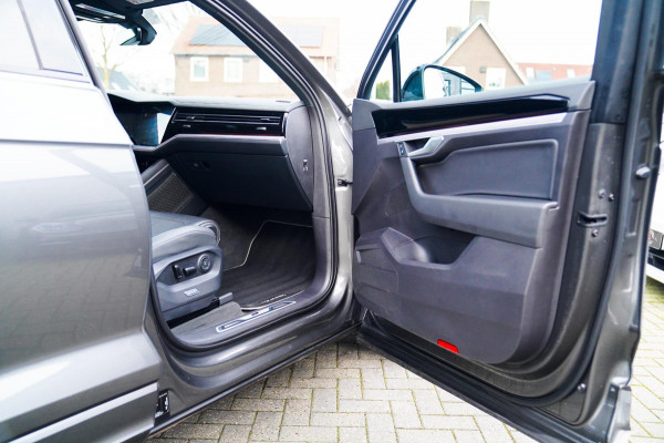Volkswagen Touareg 3.0 TDI R-Line | 360 cam | Panorama | Massagestoelen | LED | Park assist | Luchtvering | NAP | Stoelventilatie