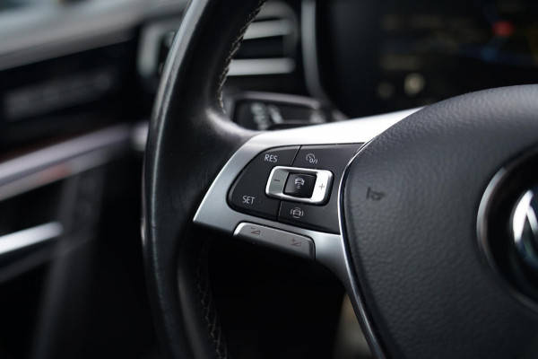 Volkswagen Touareg 3.0 TDI R-Line | 360 cam | Panorama | Massagestoelen | LED | Park assist | Luchtvering | NAP | Stoelventilatie