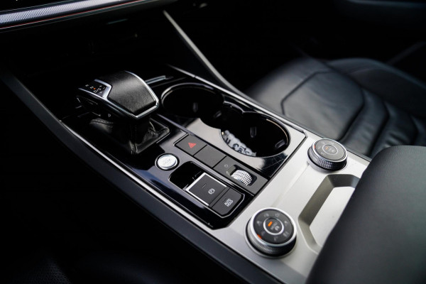 Volkswagen Touareg 3.0 TDI R-Line | 360 cam | Panorama | Massagestoelen | LED | Park assist | Luchtvering | NAP | Stoelventilatie