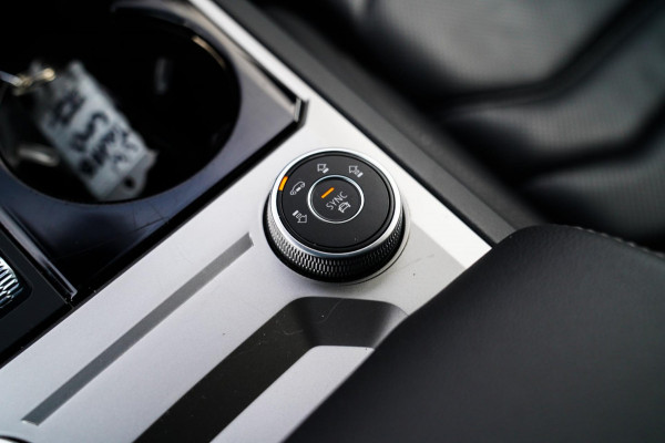 Volkswagen Touareg 3.0 TDI R-Line | 360 cam | Panorama | Massagestoelen | LED | Park assist | Luchtvering | NAP | Stoelventilatie