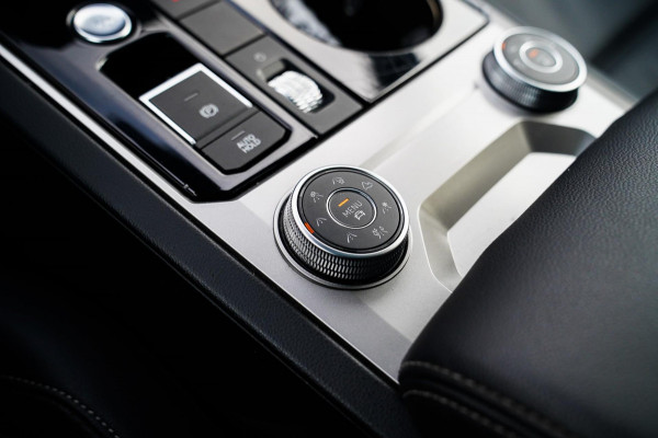 Volkswagen Touareg 3.0 TDI R-Line | 360 cam | Panorama | Massagestoelen | LED | Park assist | Luchtvering | NAP | Stoelventilatie