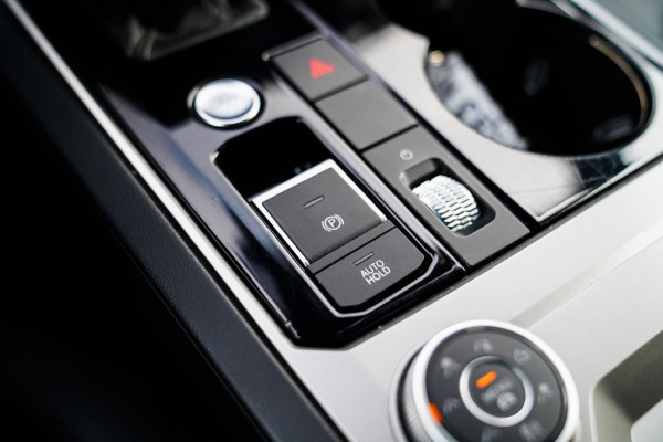 Volkswagen Touareg 3.0 TDI R-Line | 360 cam | Panorama | Massagestoelen | LED | Park assist | Luchtvering | NAP | Stoelventilatie