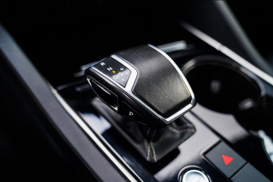 Volkswagen Touareg 3.0 TDI R-Line | 360 cam | Panorama | Massagestoelen | LED | Park assist | Luchtvering | NAP | Stoelventilatie