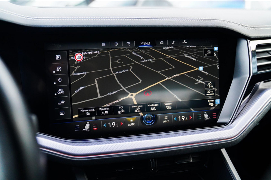 Volkswagen Touareg 3.0 TDI R-Line | 360 cam | Panorama | Massagestoelen | LED | Park assist | Luchtvering | NAP | Stoelventilatie