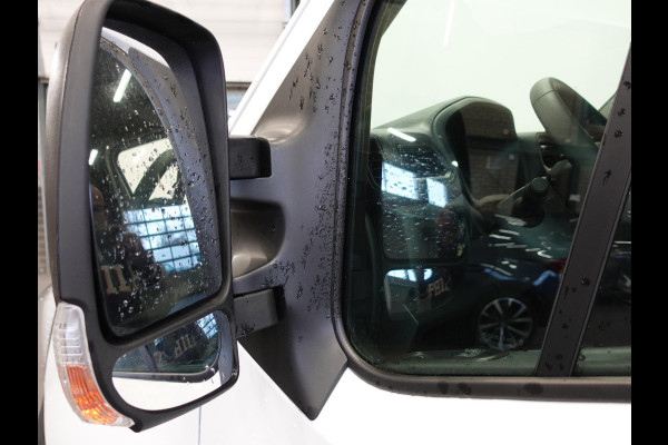 Renault Master T33 2.3 dCi 135PK L2H2 BPM VRIJ! Airco Cruise control Parkeersensoren Navigatie Trekhaak Prijs