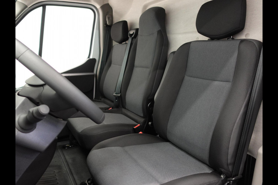 Renault Master T33 2.3 dCi 135PK L2H2 BPM VRIJ! Airco Cruise control Parkeersensoren Navigatie Trekhaak Prijs