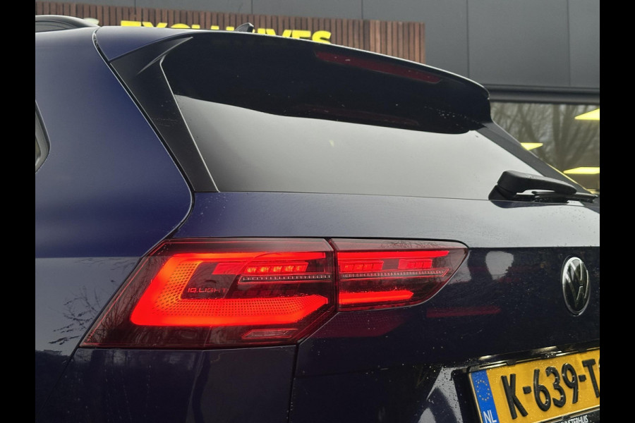 Volkswagen Golf Variant 1.5 eTSI R-Line Panoramadak, Keyless entry, Camera, LED pakket