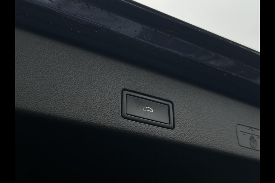 Volkswagen Golf Variant 1.5 eTSI R-Line Panoramadak, Keyless entry, Camera, LED pakket