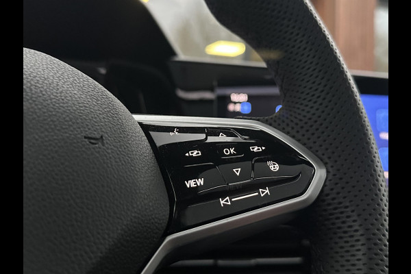 Volkswagen Golf Variant 1.5 eTSI R-Line Panoramadak, Keyless entry, Camera, LED pakket