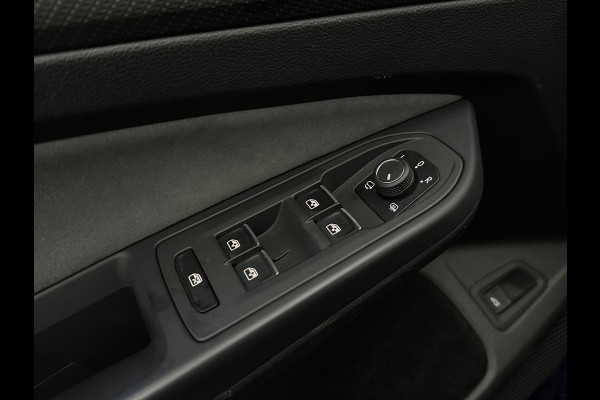 Volkswagen Golf Variant 1.5 eTSI R-Line Panoramadak, Keyless entry, Camera, LED pakket